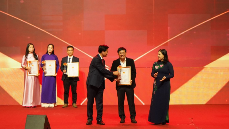 Mở đường, ph&aacute; thế c&ocirc; lập cho 5 th&ocirc;n bị chia cắt tại x&atilde; Ngọc Linh