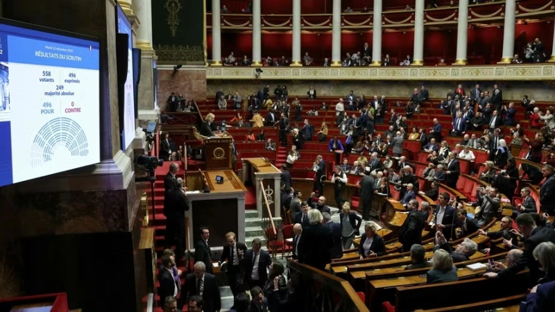 Ph&aacute;p th&ocirc;ng qua dự luật ng&acirc;n s&aacute;ch