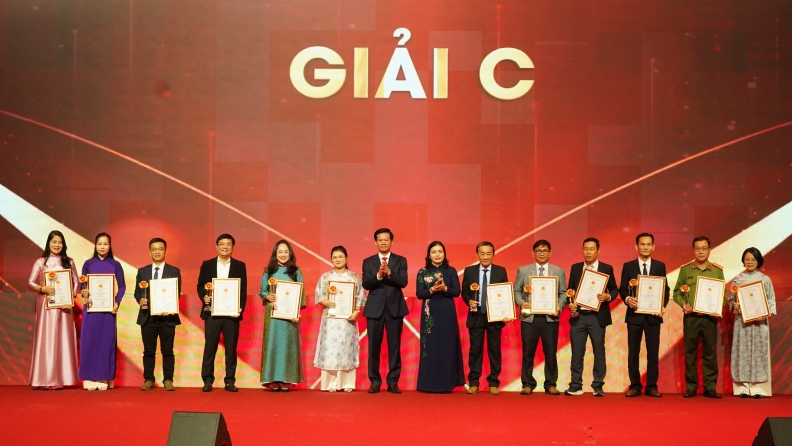 A Sỹ - N&oacute;i đi đ&ocirc;i với l&agrave;m 