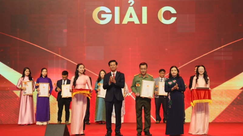 Nhận diện s&acirc;n sau 