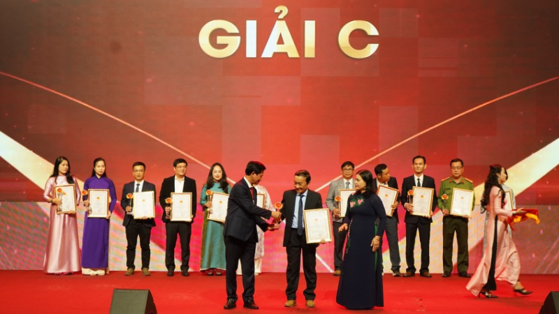 Quảng Ng&atilde;i - Ch&uacute; trọng tự ph&ecirc; b&igrave;nh v&agrave; ph&ecirc; b&igrave;nh trong sinh hoạt chi bộ