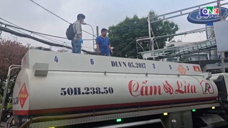 Khởi tố vụ &aacute;n sản xuất, bu&ocirc;n b&aacute;n xăng RON A95 giả