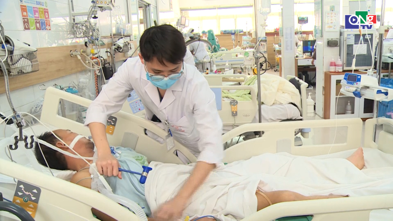 Ngộ độc nặng do đốt củi sưởi ấm trong ph&ograve;ng k&iacute;n