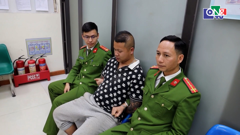 Bắt giữ nghi phạm cướp t&agrave;i sản tại ng&acirc;n h&agrave;ng