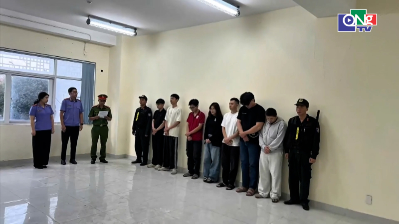 Khởi tố đường d&acirc;y bu&ocirc;n b&aacute;n thuốc l&aacute; điện tử 