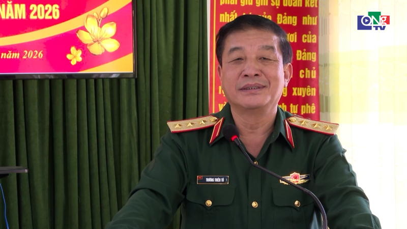 Thượng tướng Trương Thi&ecirc;n T&ocirc; thăm, ch&uacute;c Tết tại Quảng Ng&atilde;i