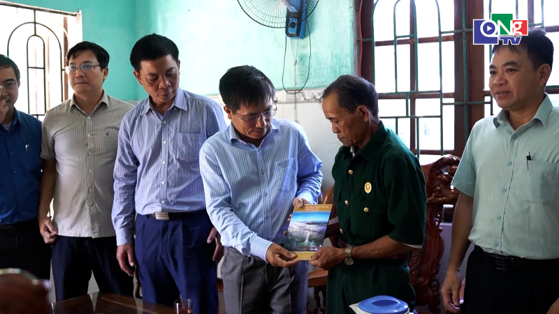 Ph&oacute; Chủ tịch UBND tỉnh Nguyễn Ngọc S&acirc;m thăm, ch&uacute;c Tết