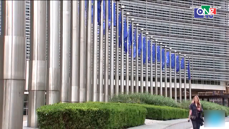 EU dỡ bỏ lệnh đ&oacute;ng băng thỏa thuận thương mại với Mỹ