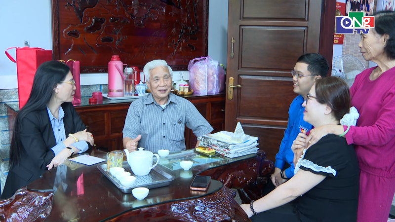 Ph&oacute; Trưởng Ban Tổ chức Trung ương B&ugrave;i Thị Quỳnh V&acirc;n thăm, ch&uacute;c Tết nguy&ecirc;n l&atilde;nh đạo tỉnh