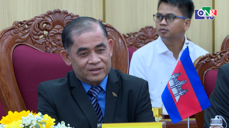 Đo&agrave;n đại biểu cao cấp tỉnh Ratanakiri ch&uacute;c Tết tỉnh Quảng Ng&atilde;i