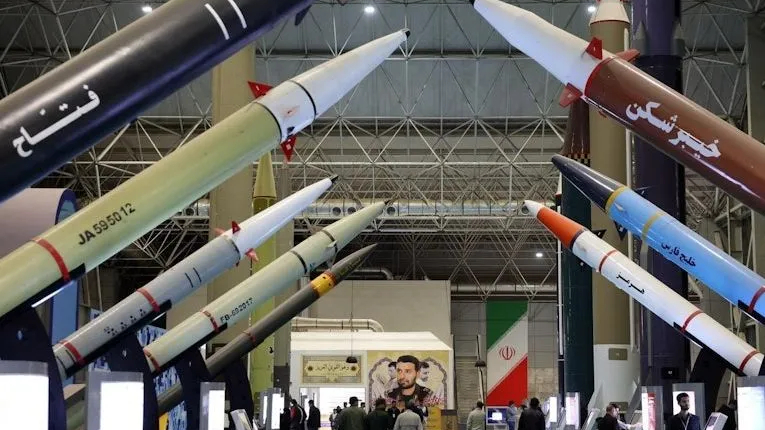 Iran n&acirc;ng cấp t&ecirc;n lửa đạn đạo, chuyển hướng học thuyết qu&acirc;n sự