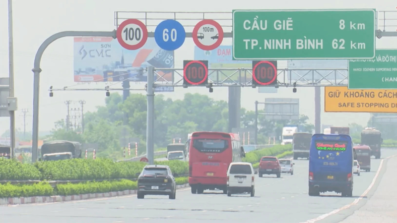 Chấn chỉnh bất cập trong lắp đặt biển b&aacute;o, vạch kẻ đường 