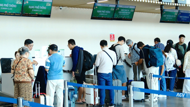 Nguy cơ trễ chuyến bay v&igrave; nhầm nh&agrave; ga ở T&acirc;n Sơn Nhất