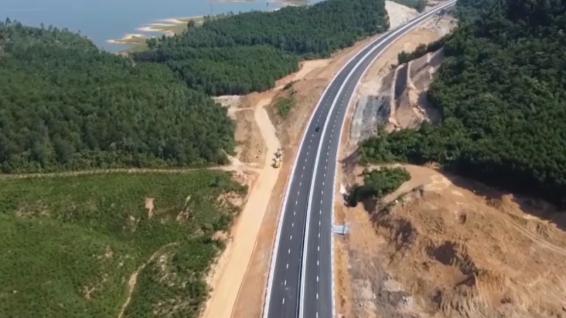 Thu ph&iacute; sử dụng đường bộ 5 đoạn tuyến cao tốc từ 1/3 