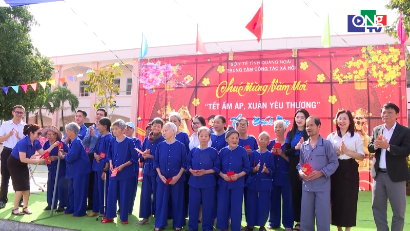 Tết ấm &aacute;p cho người c&oacute; ho&agrave;n cảnh đặc biệt