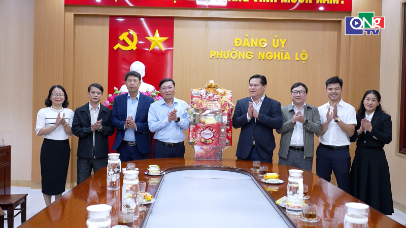 Thăm, ch&uacute;c Tết c&aacute;c gia đ&igrave;nh người c&oacute; c&ocirc;ng, cơ quan, đơn vị