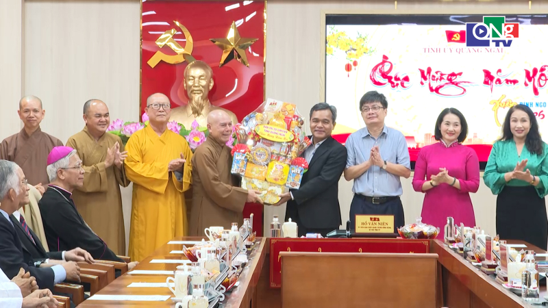 Đo&agrave;n c&aacute;c tổ chức t&ocirc;n gi&aacute;o ch&uacute;c Tết tỉnh Quảng Ng&atilde;i 