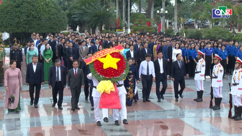 L&atilde;nh đạo tỉnh viếng nghĩa trang liệt sĩ nh&acirc;n dịp Tết Nguy&ecirc;n đ&aacute;n