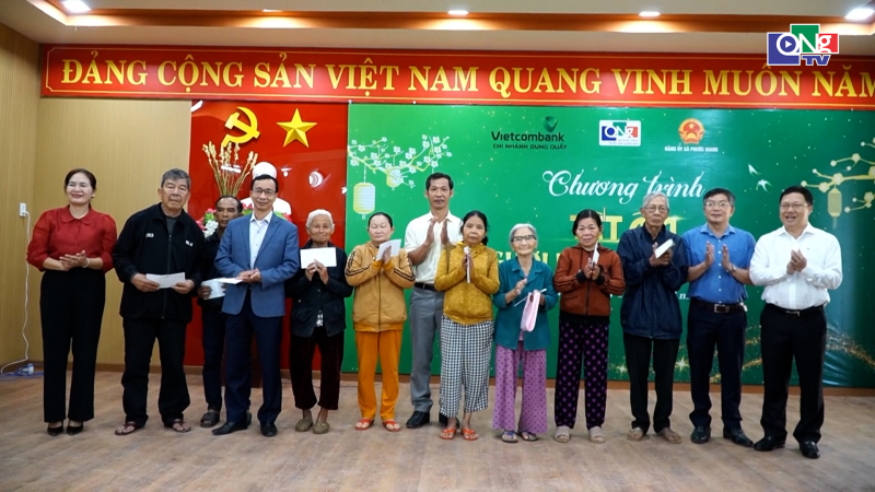 Tết ấm cho người ngh&egrave;o x&atilde; Phước Giang