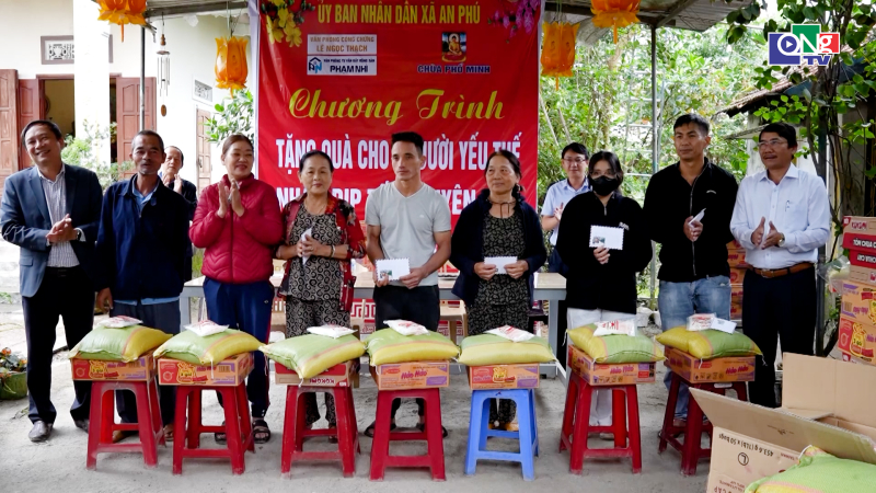 Qu&agrave; Tết đến với người yếu thế x&atilde; An Ph&uacute;