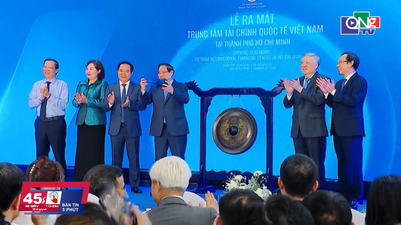 45 gi&acirc;y 1 chạm ng&agrave;y 12/02