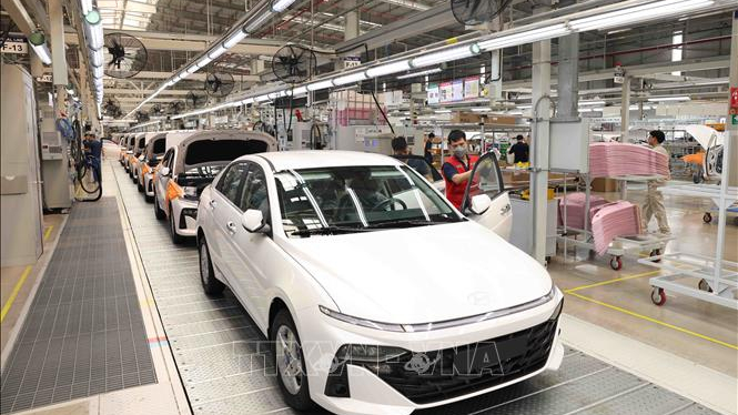 Ti&ecirc;u thụ &ocirc; t&ocirc; tại Việt Nam tăng đến 95% trong th&aacute;ng đầu năm 