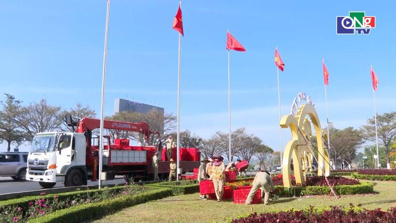 Gấp r&uacute;t ho&agrave;n thiện cảnh quan dịp Tết