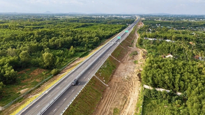 Tạm dừng th&ocirc;ng xe cao tốc Quảng Ng&atilde;i - Ho&agrave;i Nhơn