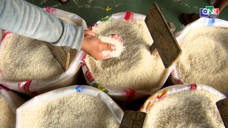 Indonesia triển khai g&oacute;i hỗ trợ gạo cho hơn 35 triệu hộ gia đ&igrave;nh