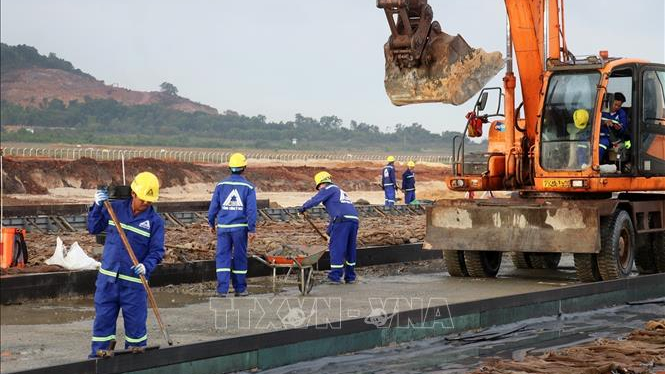 Hơn 6.200 c&ocirc;ng nh&acirc;n ăn Tết tr&ecirc;n đại c&ocirc;ng trường APEC Ph&uacute; Quốc