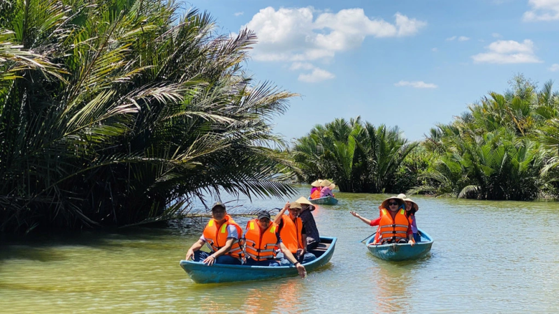 Quản l&yacute; hoạt động kinh doanh vận tải h&agrave;nh kh&aacute;ch trong c&aacute;c khu du lịch v&agrave; bến kh&aacute;ch ngang s&ocirc;ng 