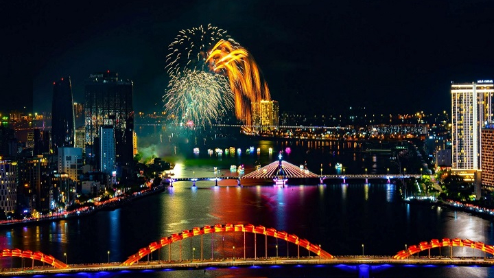 Đ&agrave; Nẵng rực s&aacute;ng ph&aacute;o hoa giao thừa, khởi động chuỗi lễ hội Xu&acirc;n