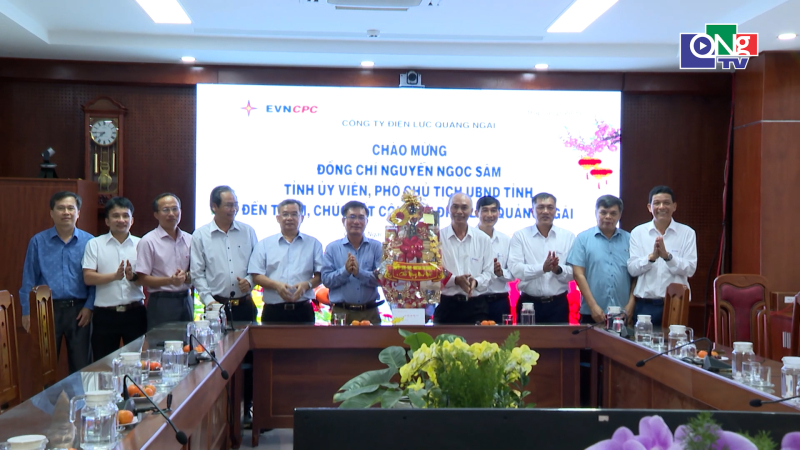 Thăm, ch&uacute;c Tết c&aacute;c đơn vị l&agrave;m nhiệm vụ trong đ&ecirc;m giao thừa