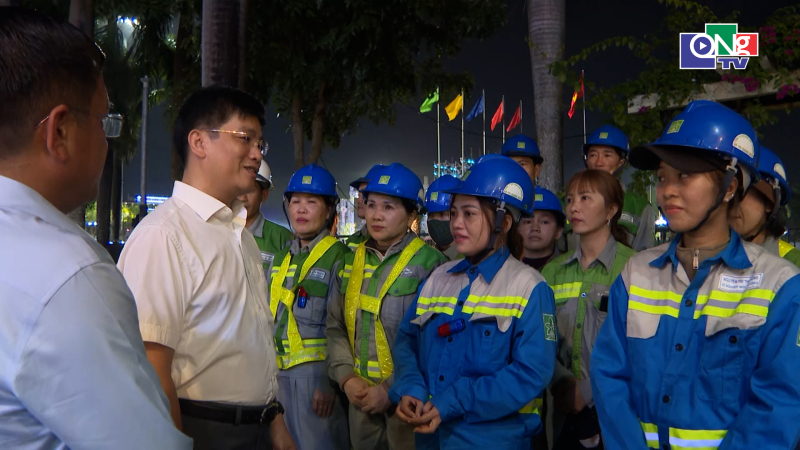 Thăm, động vi&ecirc;n c&ocirc;ng nh&acirc;n vệ sinh m&ocirc;i trường 