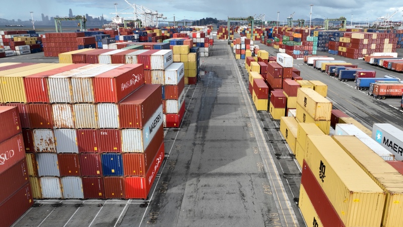 Th&acirc;m hụt thương mại Mỹ - Trung xuống mức thấp nhất hơn 20 năm