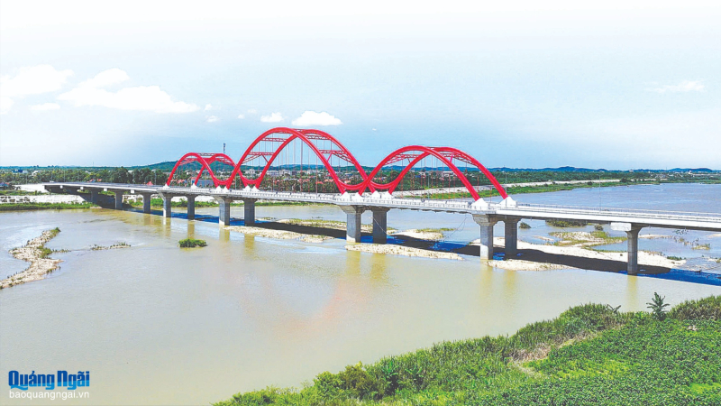 Đầu tư hạ tầng giao th&ocirc;ng mở rộng kh&ocirc;ng gian ph&aacute;t triển Quảng Ng&atilde;i 