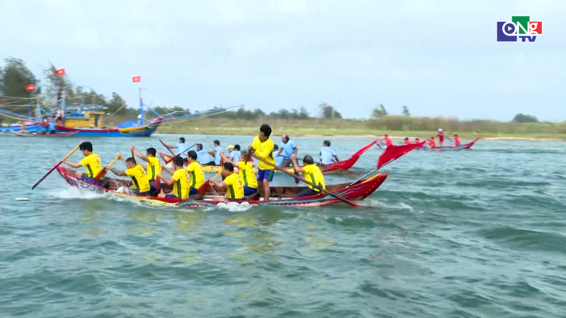 Lễ hội đua thuyền xuất qu&acirc;n khai th&aacute;c hải sản đầu năm