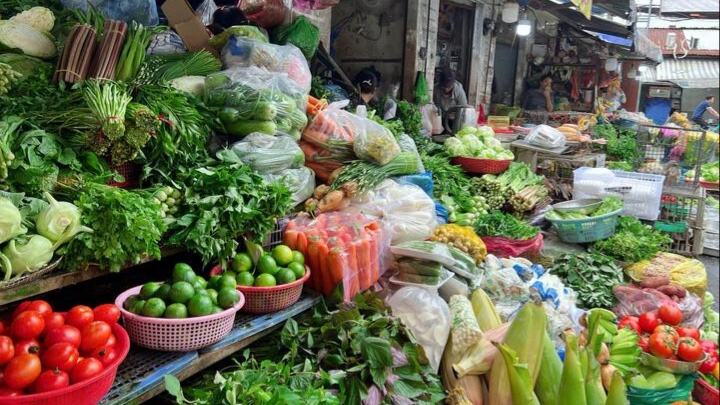 Gi&aacute; thực phẩm, rau xanh ổn định sau Tết 