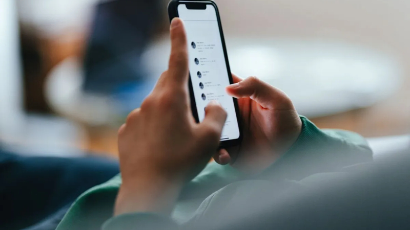 Trẻ &ldquo;nghiện điện thoại&rdquo; trong kỳ nghỉ Tết 