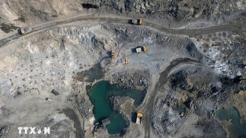 Gi&aacute; quặng sắt giảm mạnh do nguồn cung dồi d&agrave;o v&agrave; nhu cầu yếu 