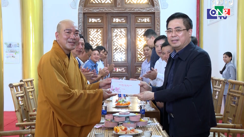 Bảo đảm an to&agrave;n cho người d&acirc;n v&agrave; du kh&aacute;ch tham quan, v&atilde;n cảnh