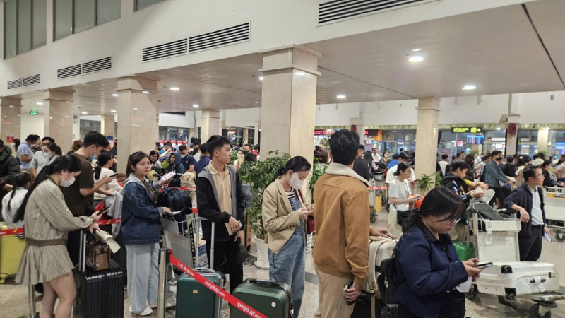 T&acirc;n Sơn Nhất lập kỷ lục khi đ&oacute;n gần 178.000 lượt kh&aacute;ch