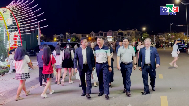 Chủ tịch UBND tỉnh thị s&aacute;t hoạt động của Phố đ&ecirc;m S&ocirc;ng Tr&agrave;