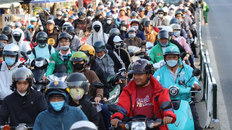 Trở lại TPHCM sau Tết, d&ograve;ng người kẹt cứng 