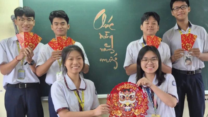 Những c&aacute;ch 'l&igrave; x&igrave; tri thức' đầu năm B&iacute;nh Ngọ cho học sinh