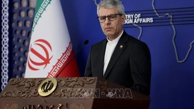 Iran phản ứng cứng rắn trước sức &eacute;p từ Mỹ 