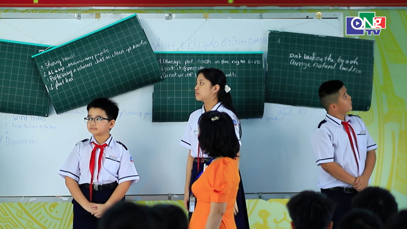 Th&iacute; điểm dạy một số m&ocirc;n học bằng tiếng Anh 