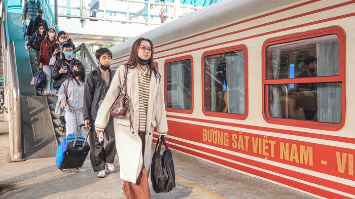 Đường sắt giảm gi&aacute; v&eacute; giường nằm tới 40% trong cao điểm sau Tết 