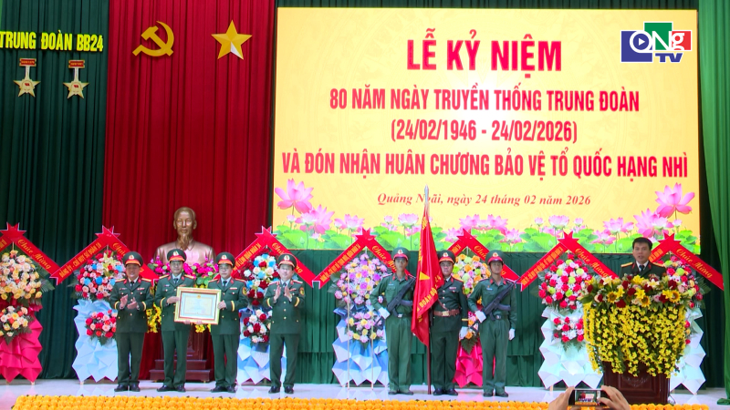 Trung đo&agrave;n 24 đ&oacute;n nhận Hu&acirc;n chương Bảo vệ Tổ quốc hạng Nh&igrave;