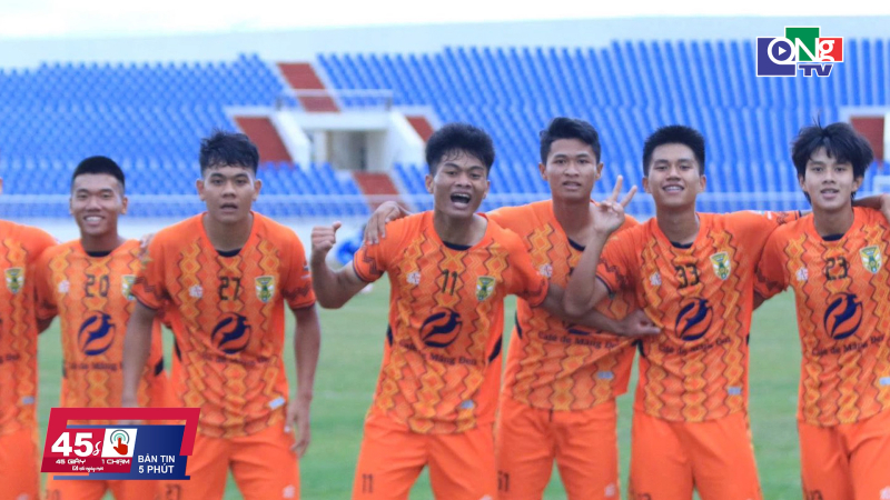 45 gi&acirc;y 1 chạm ng&agrave;y 25/02